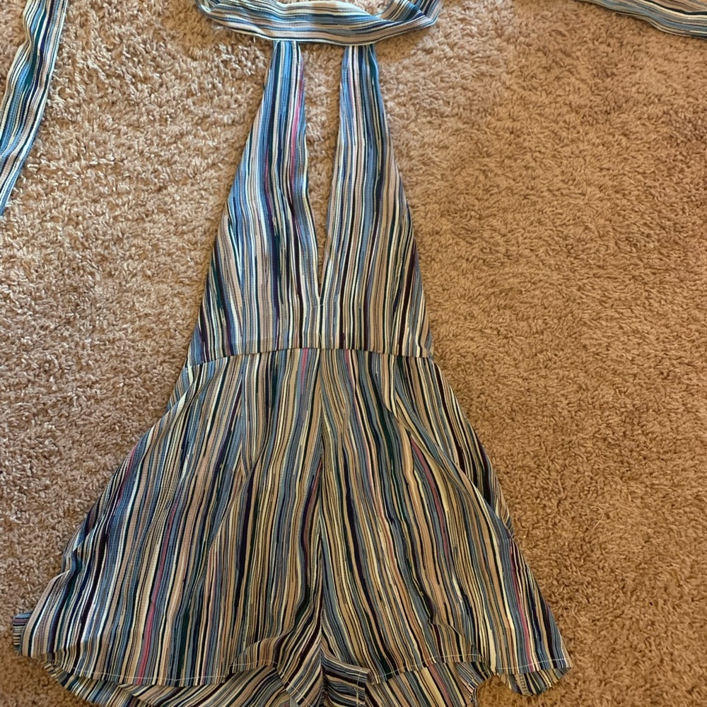 Keyhole halter romper - Picture 2 of 2